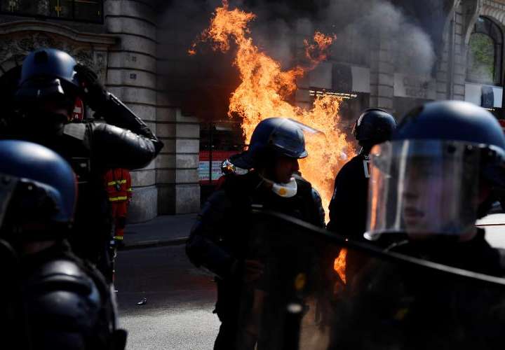 Más de 200 detenidos en las protestas de París
