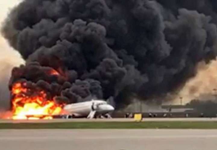 Unos 40 muertos en un avión ruso