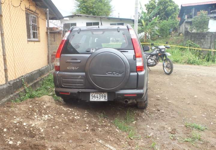 El vehículo estaba estacionado cercano a un área de construcción en Paraíso. Foto: Landro Ortiz