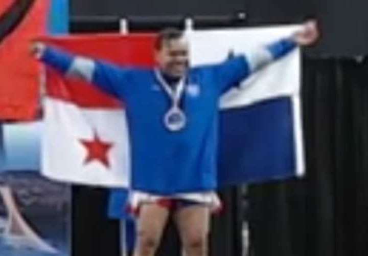 Panameño logra bronce en Mundial Máster de Pesas
