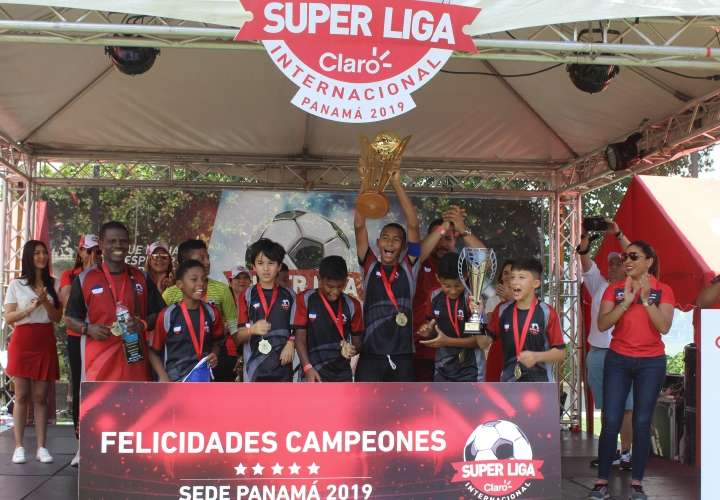 Panamá y Guatemala ganan títulos en la Súper Liga Claro