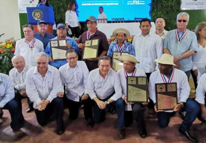 Nito sanciona ley que devuelve plata del FECI a agricultores