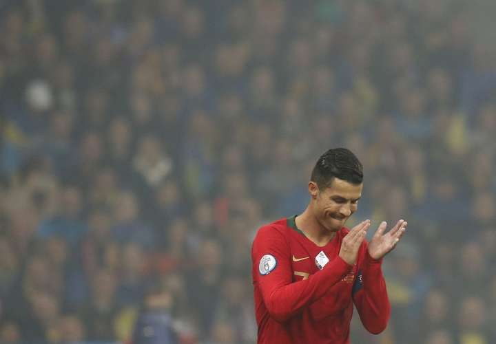 Ronaldo agranda su leyenda con gol 700
