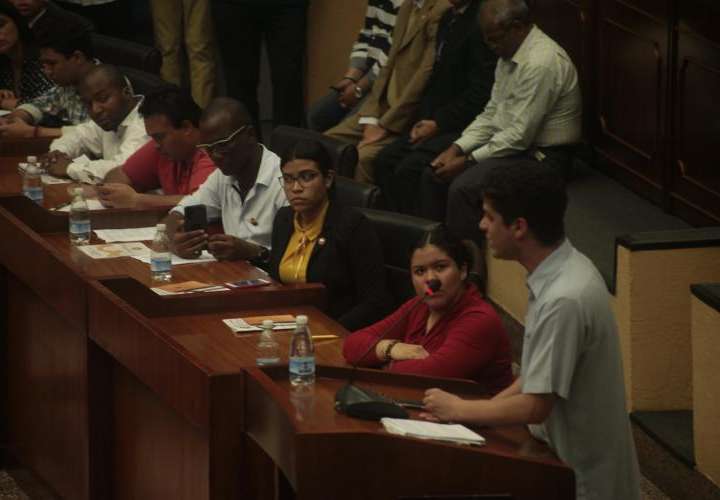 Jóvenes vuelven al pleno el miércoles para debatir reformas constitucionales
