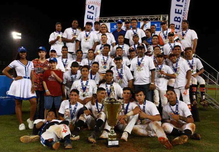 Los Santos y Metro abren el béisbol juvenil