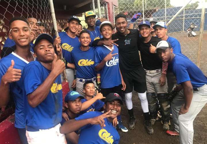 Colón se muestra listo para competir en el béisbol juvenil