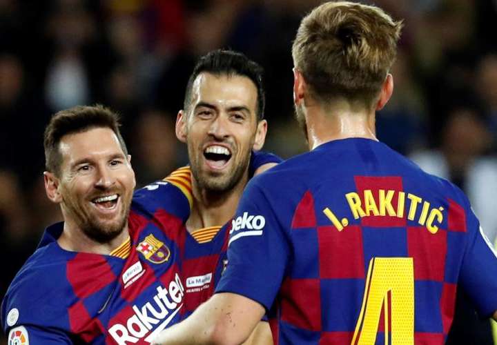 Messi celebra su sexto Balón de Oro con un triplete