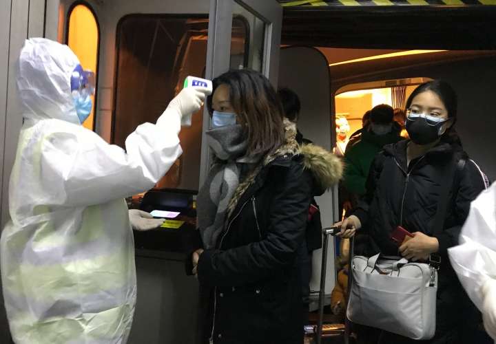 China cesa transportes en Wuhan por el coronavirus