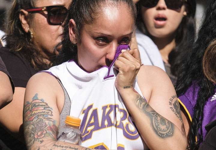 Aplazan el Lakers-Clippers por respeto al dolor 