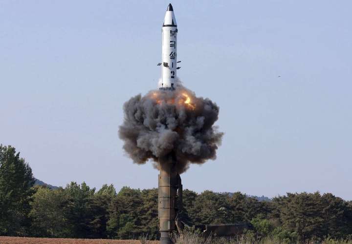 Corea del Norte tira nuevo misil balístico 