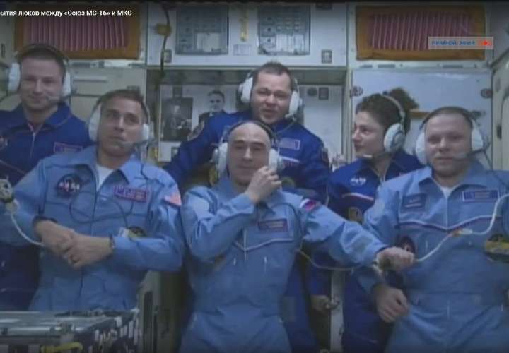 La nave Soyuz MS-16 se acopla 