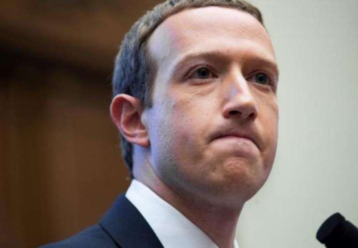 Empleados de Facebook se rebelan contra Zuckerberg y llevan a cabo una huelga online