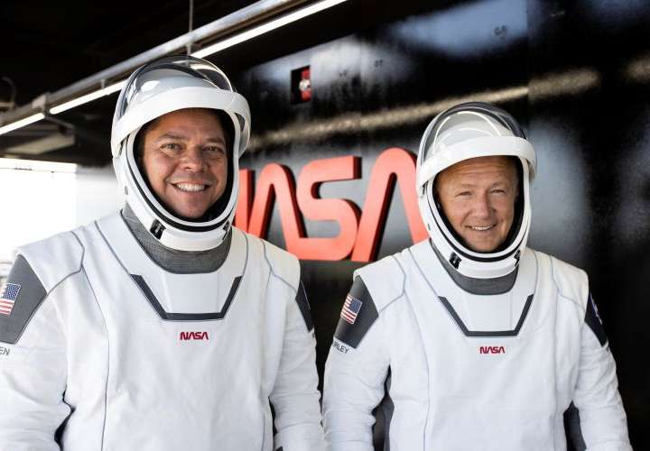 Los astronautas destacan la suavidad del viaje
