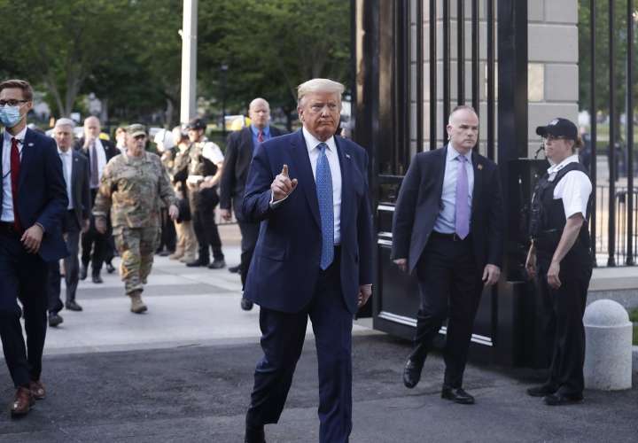 Donald Trump anuncia un despliegue militar