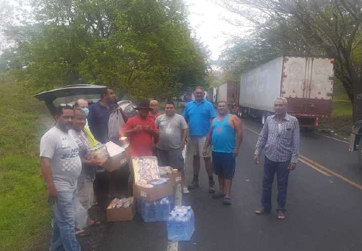 En Nicaragua, transportistas panameños siguen recibiendo asistencia humanitaria