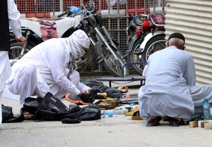 Atentado deja 7 muertos Bolsa de Karachi