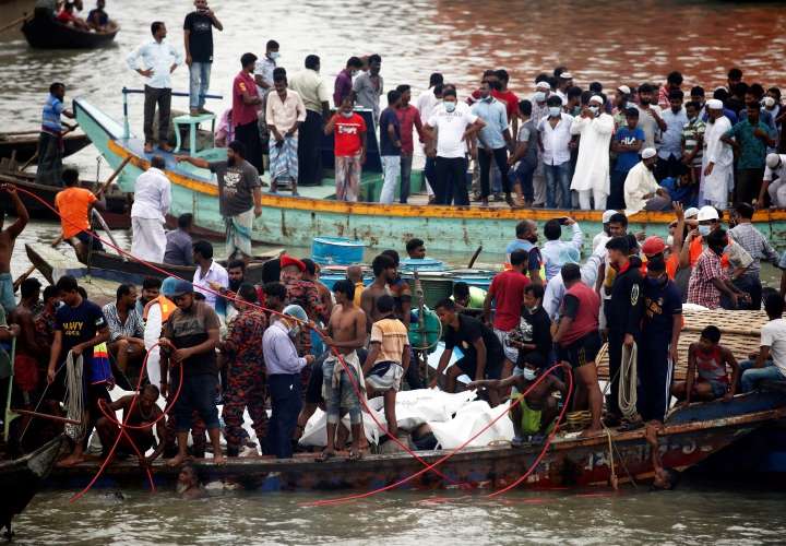 Naufragio en Bangladesh deja más de 30 muertos