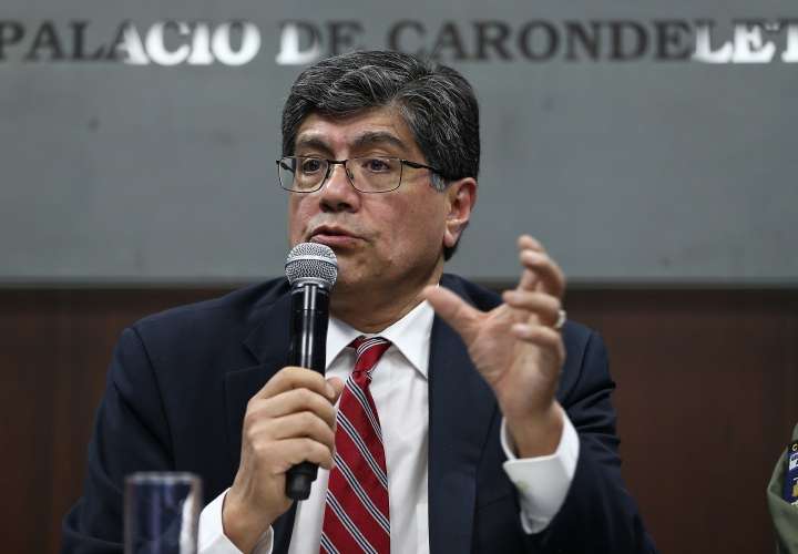 El canciller de Ecuador renuncia 