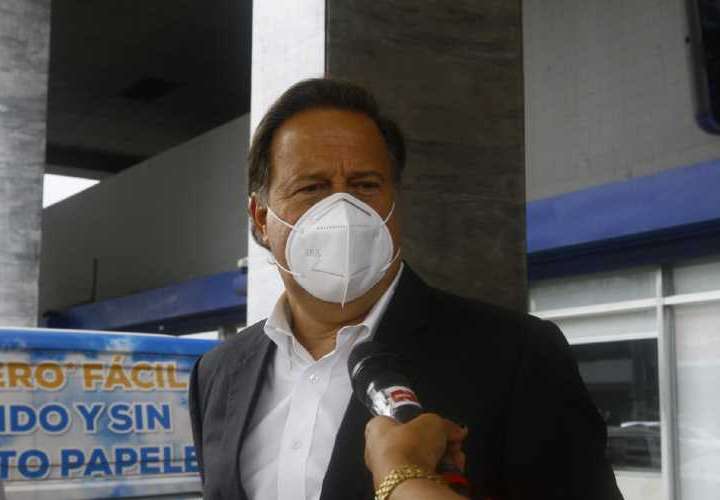 Periodistas se cabrean con el resbaloso Varela