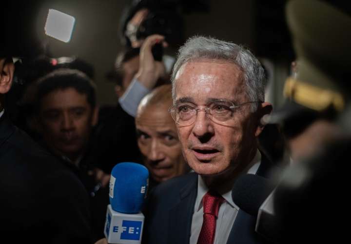 Corte remite a una Fiscalía indagación a Álvaro Uribe