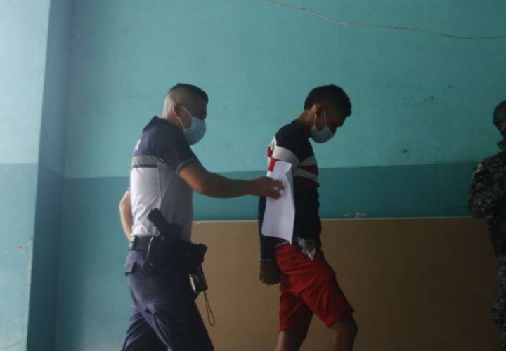 Legalizan arresto de dos hombres por asesinato de policía