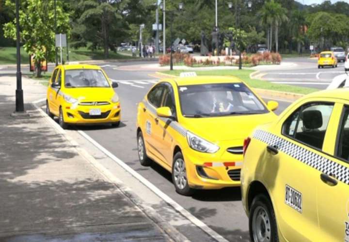 Extienden el "par y non" para circulación de taxis 