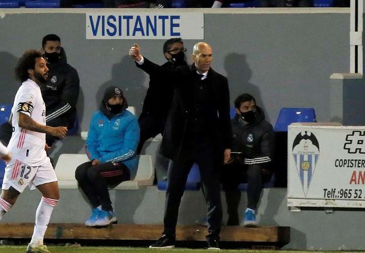 Zinedine Zidane extiende su maldición copera