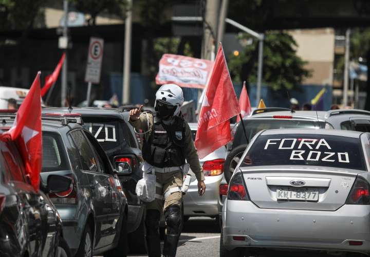 Caravanas en Brasil piden la destitución de Bolsonaro