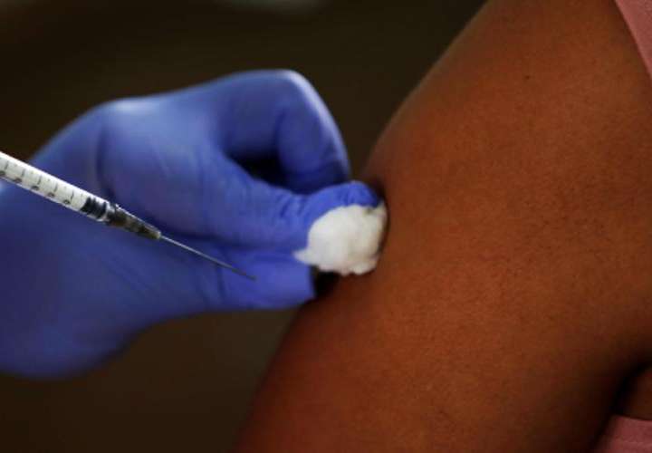 8 casos de irregularidades en vacunación