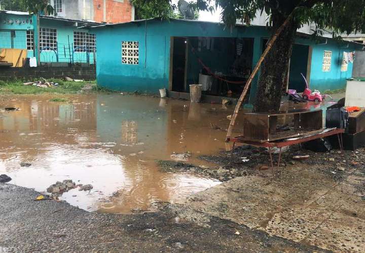 Cientos de casas afectadas por la Onda Tropical No. 5