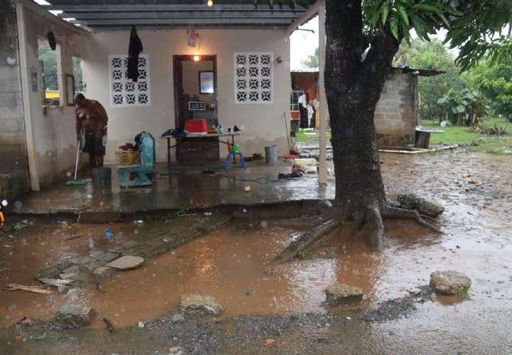 Cientos de casas afectadas por la Onda Tropical No. 5