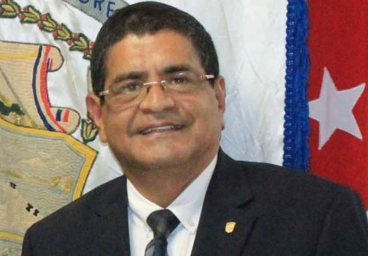 Suspenden por 2 meses a 3 diputados panameñistas