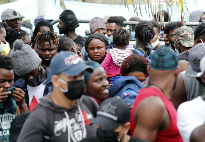 19 mil haitianos esperando para cruzar hacia Panamá