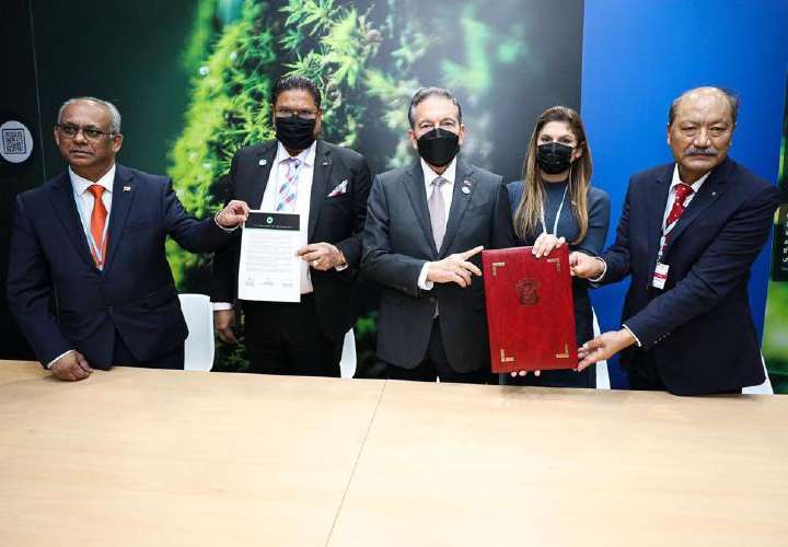 Panamá firma la Declaración de Países Carbono Negativo