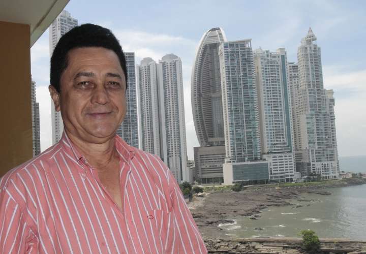 Alfredo Escudero suspende bailes por contagio de COVID de sus integrantes