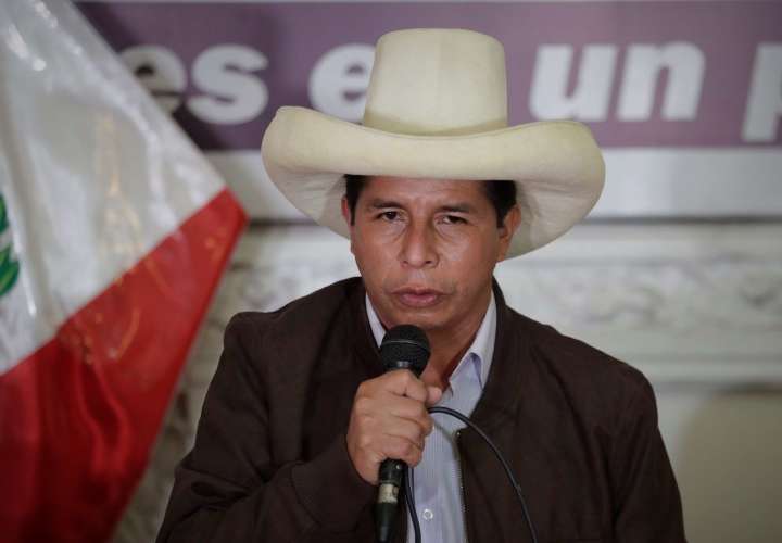 Procurador denuncia al presidente de Perú por presunta corrupción