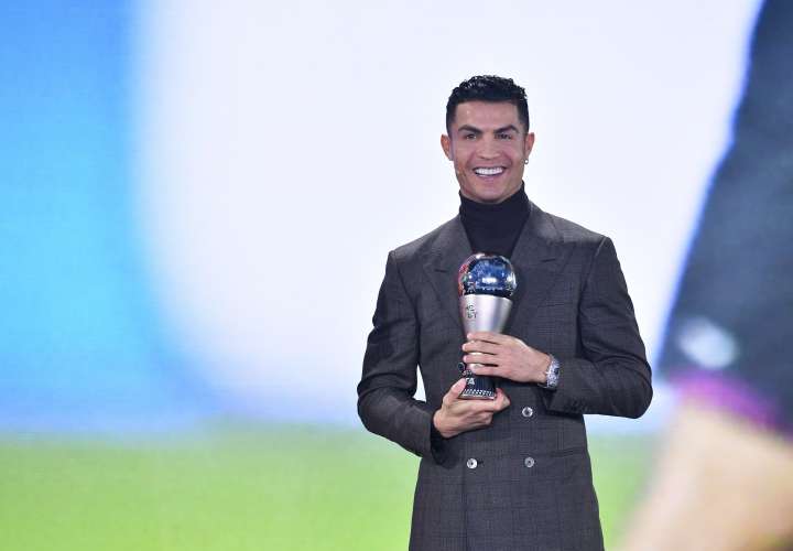 Cristiano Ronaldo recibe premio especial 