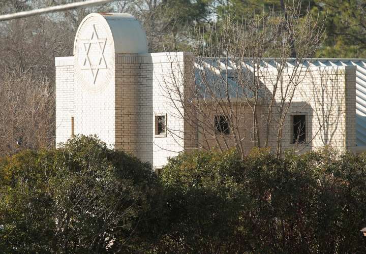 Rehenes de una sinagoga narraron como escaparon