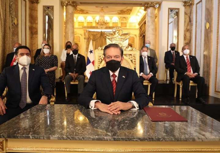 Covid-19 pone en aislamiento a presidente de Panamá y varios ministros