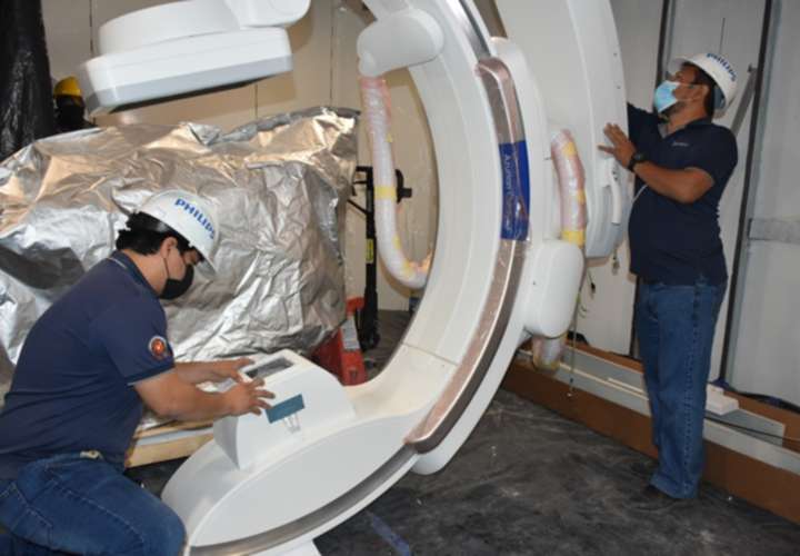Inicia instalación de angiógrafos en Ciudad de la Salud
