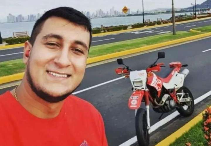 Borracho evade retén y arrolla a motorizado