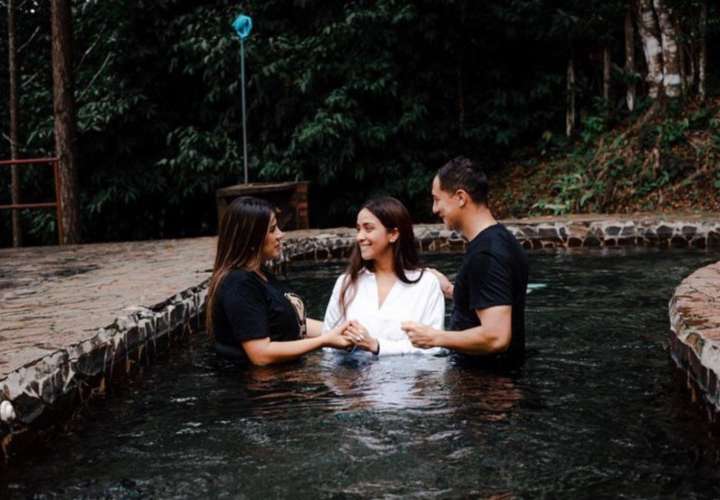 Reafirma su fe en Cristo con el bautismo