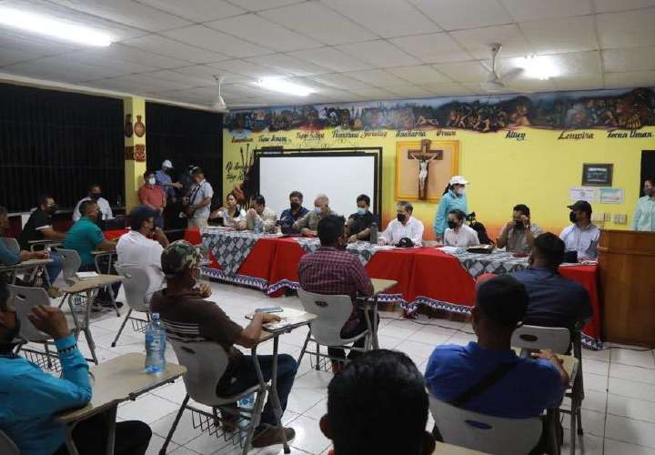 Gobierno negocia con indígenas en San Félix