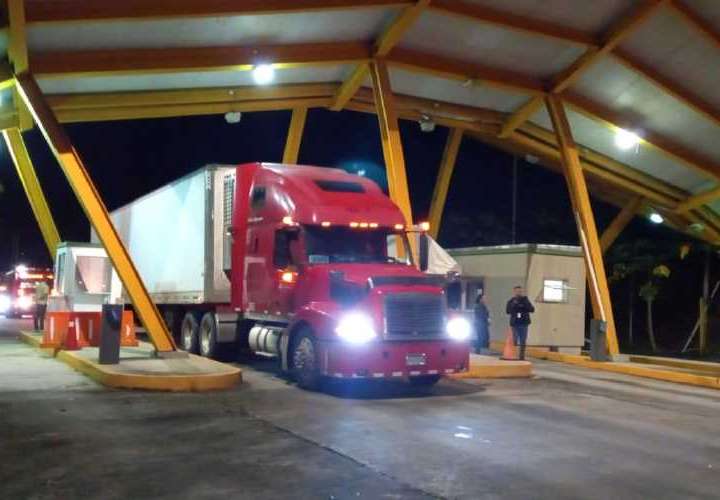Llegan camiones con comida a Merca Panamá