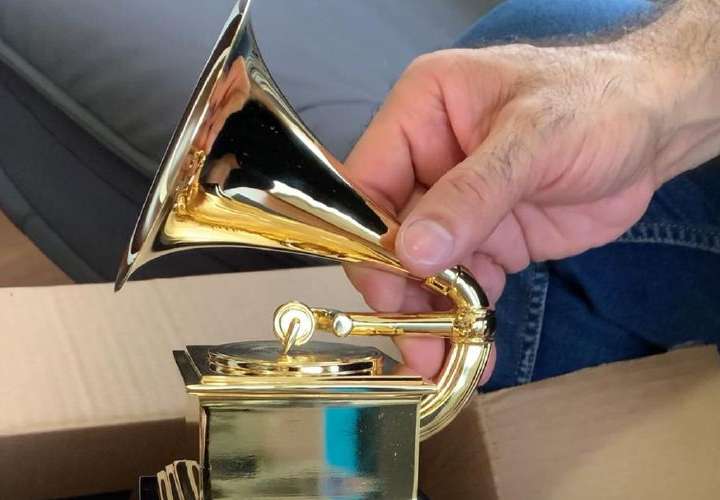 Le llegó su Grammy a Roberto Delgado