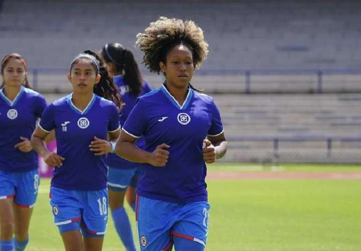 Panameña Karla Riley destaca con el Cruz Azul en la liga mexicana