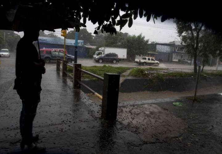 Guatemala en alerta roja ante la tormenta Julia