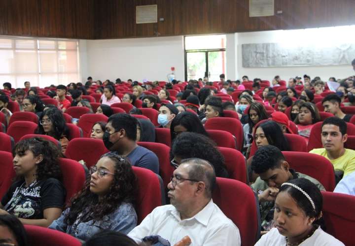 Más de 75 mil estudiantes inician clases presenciales en UP