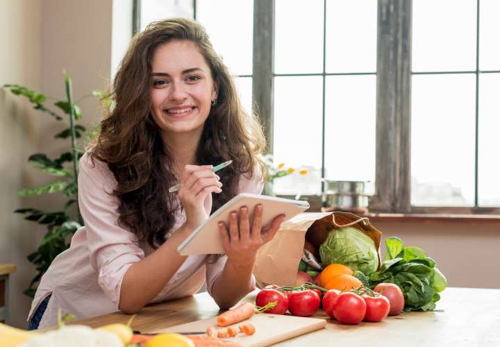 Cambios Hormonales provocan desajustes nutricionales en la mujer