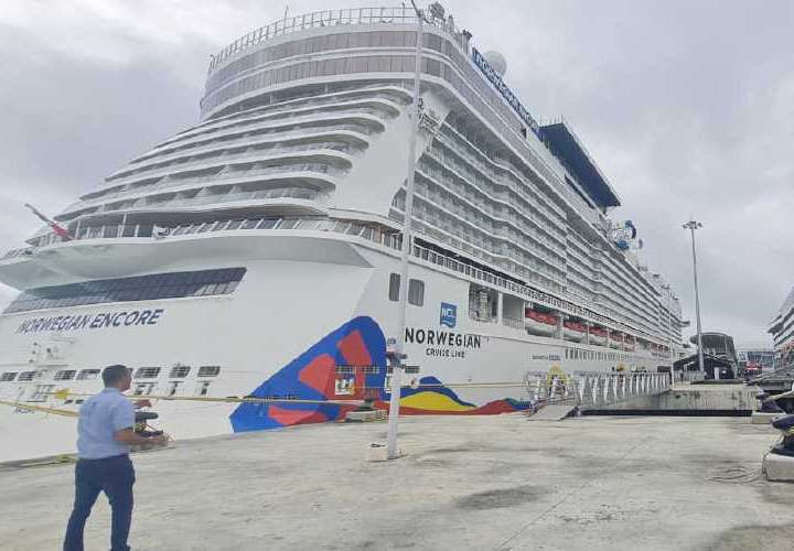 Unos 2.500 turistas llegan a Panamá en dos cruceros